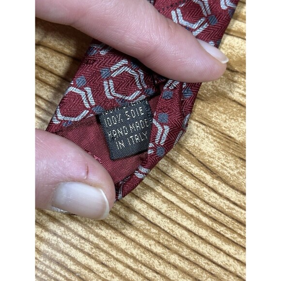 Valentino Cravatte Silk ‎ Necktie Men’s Size 56 x 4 burgundy Maroon Abstract - Picture 3 of 5